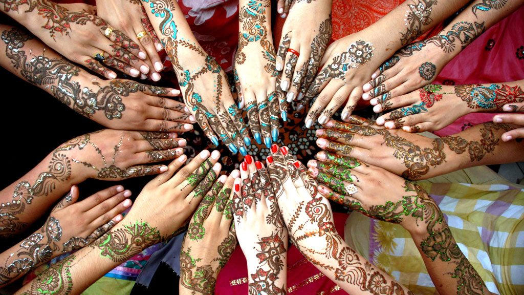 Fest des Fastenbrechens mit Henna in Multan, Pakistan; Foto: picture-alliance/dpa