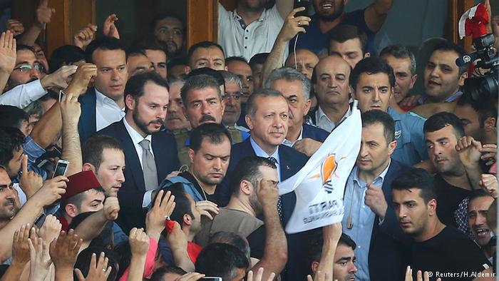 Erdogans Bad in der Menge 