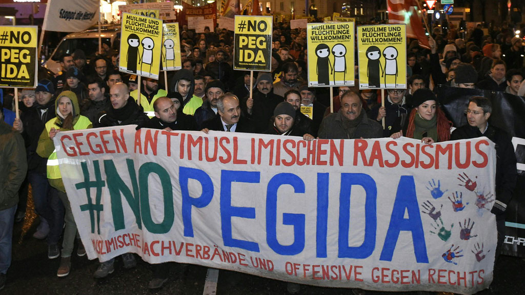 Protest gegen PEGIDA: Demonstration in Wien am 2.2.2015; Foto: picture-alliance/APA/Herbert P. Oczeret