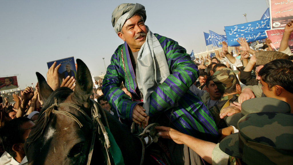 General Abdul Rashid Dostum während einer Wahlkampagne in Kabul; Foto: Getty Images/P. Bronstein