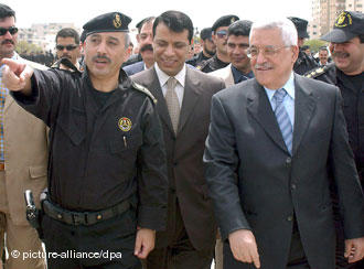 Mahmud Abbas und Mohammed Dahlan am 7. April 2007 im Gazastreifen; Foto: picture-alliance/dpa