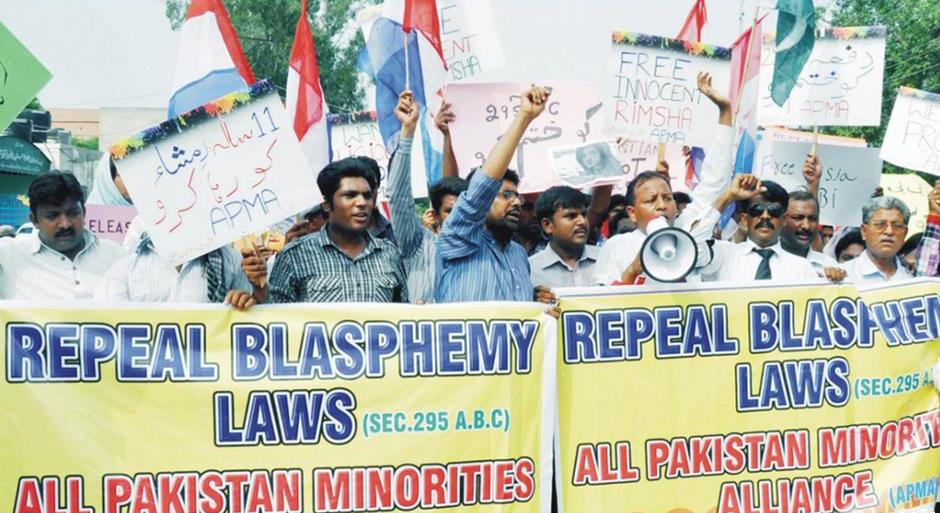 Protesters in Pakistan demonstrate against blasphemy laws