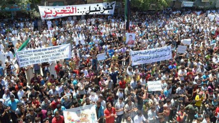 مظاهرات في كفرنيل ضد نظلم الأسد الصورة رويترز وشبطة شام 