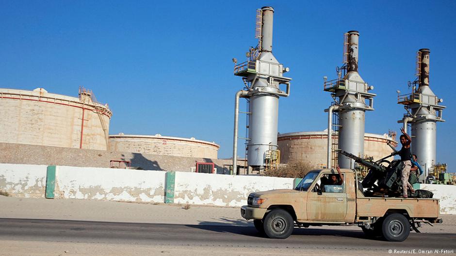 Khalifa Hafta supporters drive past the Zueitina oil terminal west of Benghazi (photo: Reuters/E. Omran Al-Fetori) 