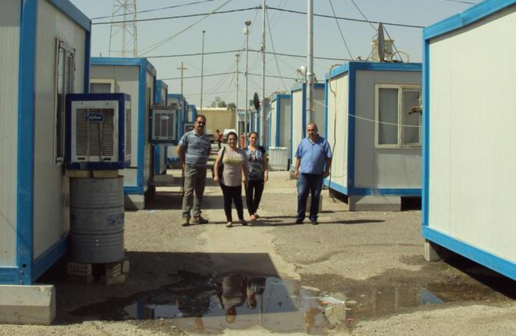 يقع مخيم "مريم العذراء" وسط العاصمة بغداد وهو مخصص للمسيحيين. ومنذ أبريل/ نيسان 2015 يُؤوي المخيم 150 عائلة.