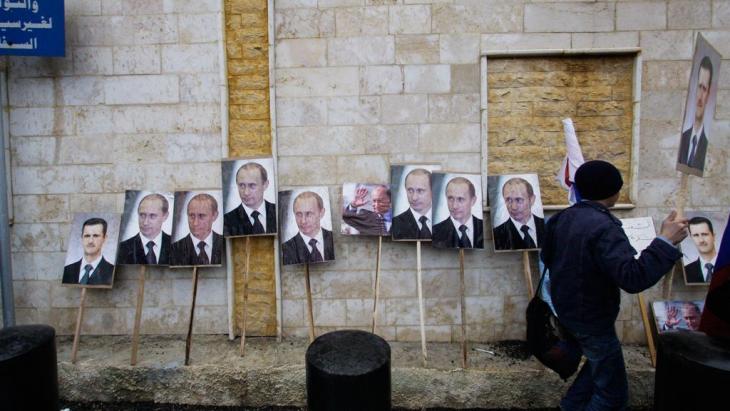 Putin and Assad placards