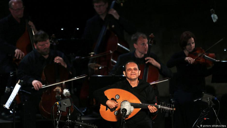Anouar Brahem während des Internationalen Karthago Festivals im Jahr 2014; Foto: picture-alliance/dpa