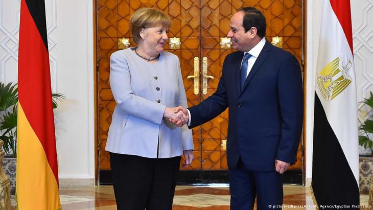 German Chancellor Angela Merkel with Egyptian President Al-Sisi in Cairo (photo: picture-alliance/Anadolu Agency/Egyptian Presidency)