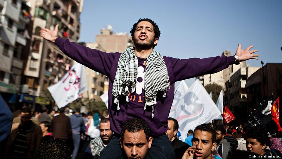 الشباب الثائر في مصر يحتج على نهج العسكر القمعي. Picture Alliance/DPA