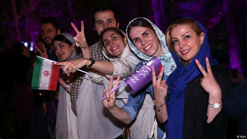 إيرانيون يحتفلون في طهران بفوز روحاني في انتخابات2017. Quelle: IRNA