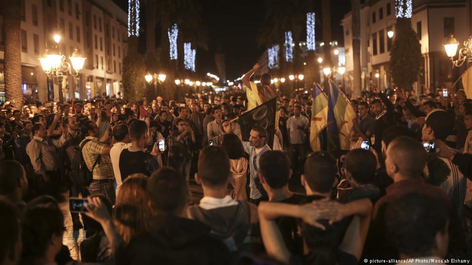 Proteste in Rabat für mehr Demokratie und soziale Gerechtigkeit Ende Mai 2017; Foto: picture-alliance/AP