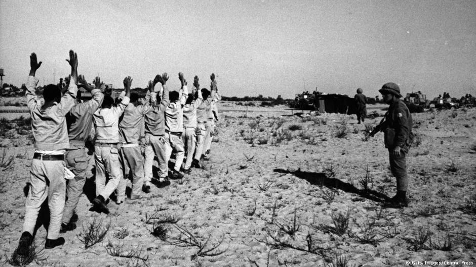 Ägyptische Gefangene im Sechstagekrieg; Foto: Central Press/Getty Images