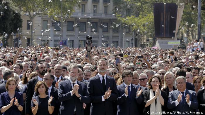Crowds hold a minute of silence on Las Ramblas