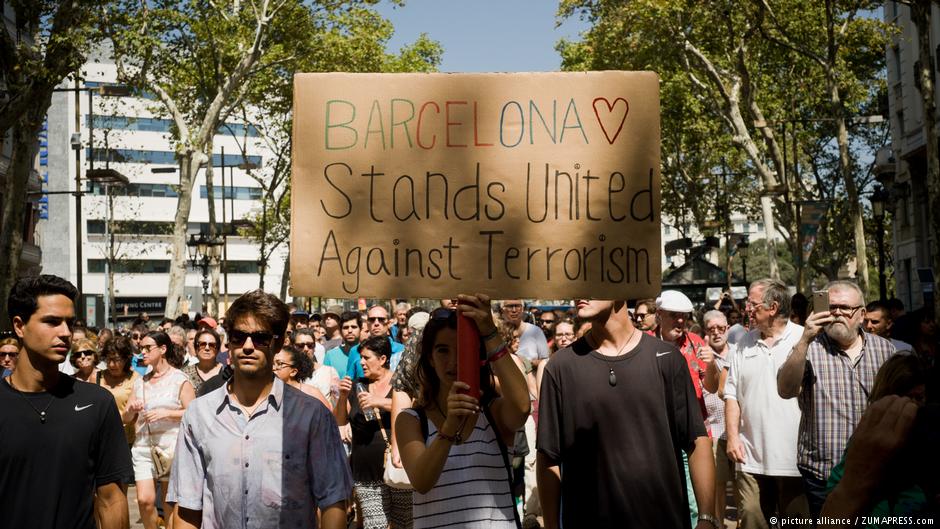 Die Menschen in Barcelona wollen dem Terror trotzen. 