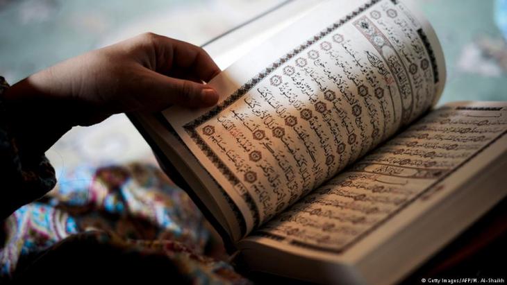 Muslim woman reading the Koran (photo: Getty Images/AFP)
