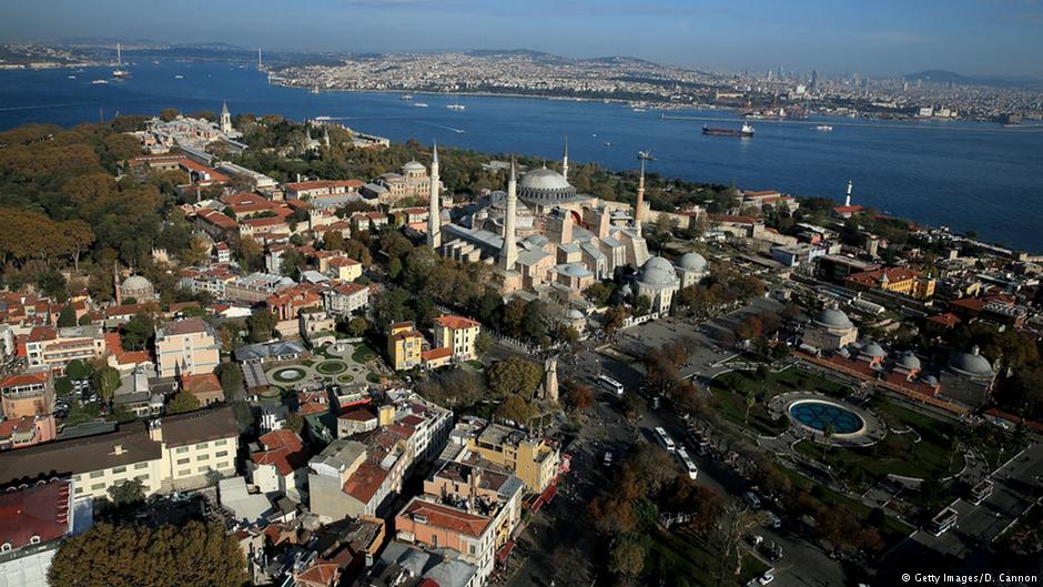 اسطنبول أكبر مدن تركيا الحديثة وعاصمة الخلافة العثمانية التاريخية