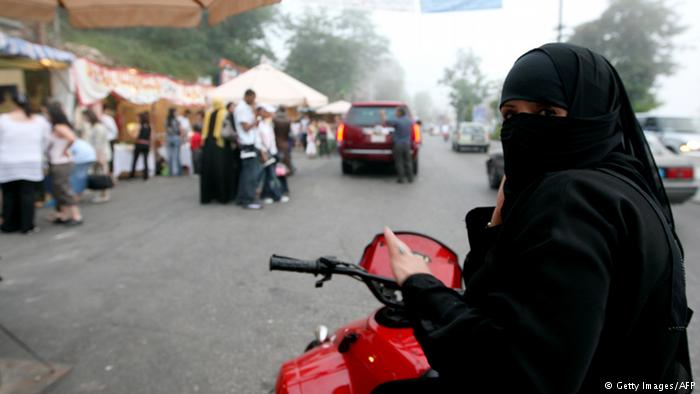 Saudi woman on a motor scooter (photo: Getty Images/AFP)