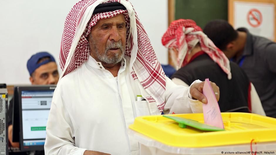 Jordanian man votes at a polling station during last year's general elections (photo: AP Photo/Raad Adayleh)