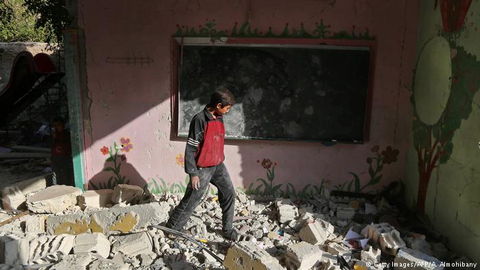 Boy walking on rubble in the town of Hamouria, near Damascus, Syria (photo: Getty Images/AFP/A. Almohibany)