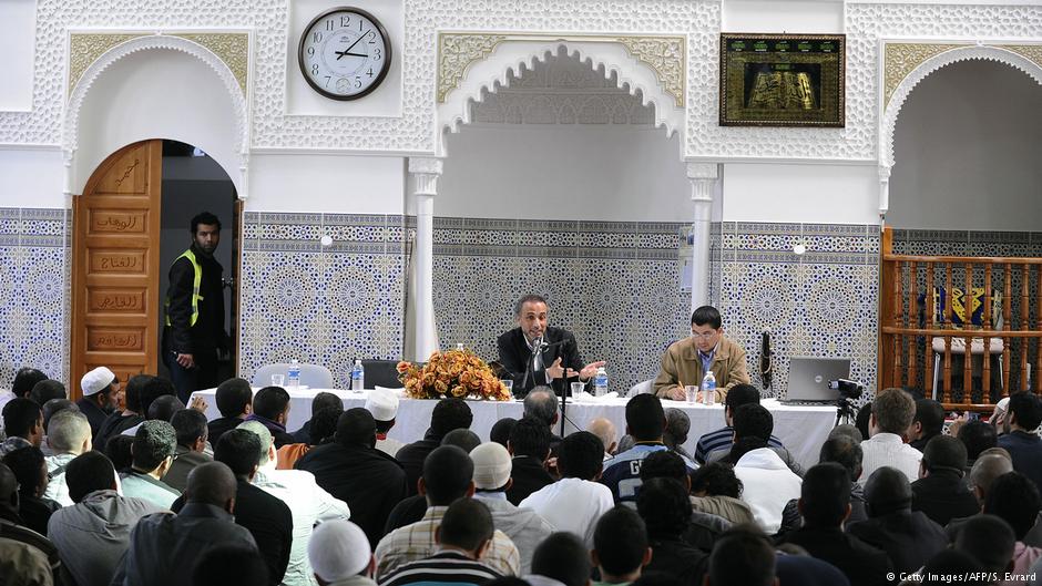 Tariq Ramadan spricht in einer Moschee in Nantes; Foto: AFP/Getty Images