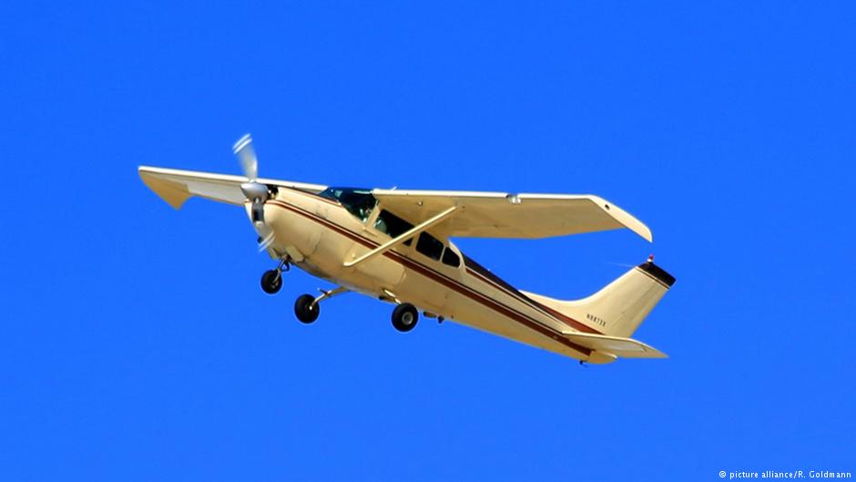 Kleinflugzeug vom Typ Cessna; Foto: picture alliance/R. Goldmann