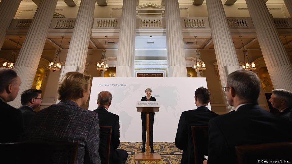 British Prime Minister Theresa May delivers a key speech setting out her vision of Brexit at Mansion House on 02.03.2018 in London (photo: Getty Images/L. Neal)