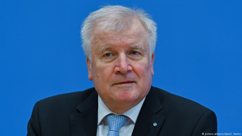 وزير الداخلية الجديد في ألمانيا هورست زيهوفر 