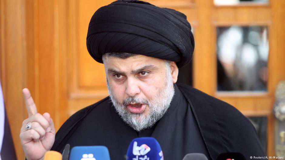 رجل الدين الشيعي والسياسي مقتدى الصدر في العراق.