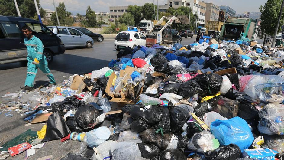 أزمة النفايات والقمامة في شوارع بيروت - لبنان 2015.  Foto: AFP/Getty Images