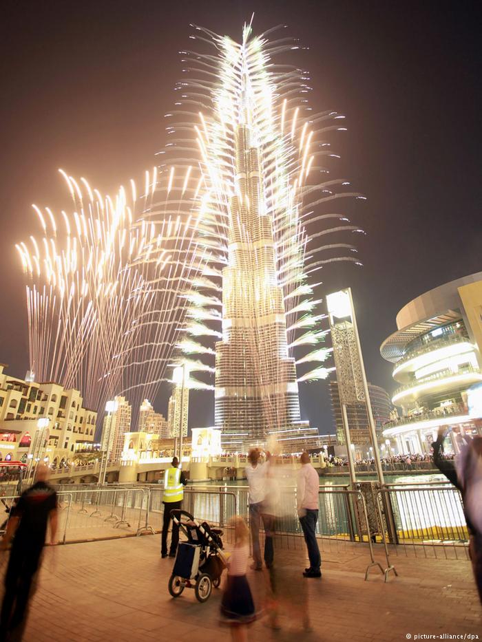 Dubai Burj Khalifa mit Lichtshow, Foto: dpa/picture-alliance