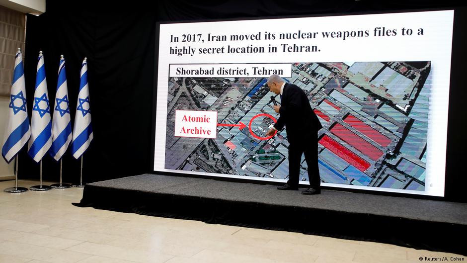 Israels Regierungschef Benjamin Netanjahu präsentiert angebliche Pläne Teherans zum Bau von Atombomben; Foto: Reuters