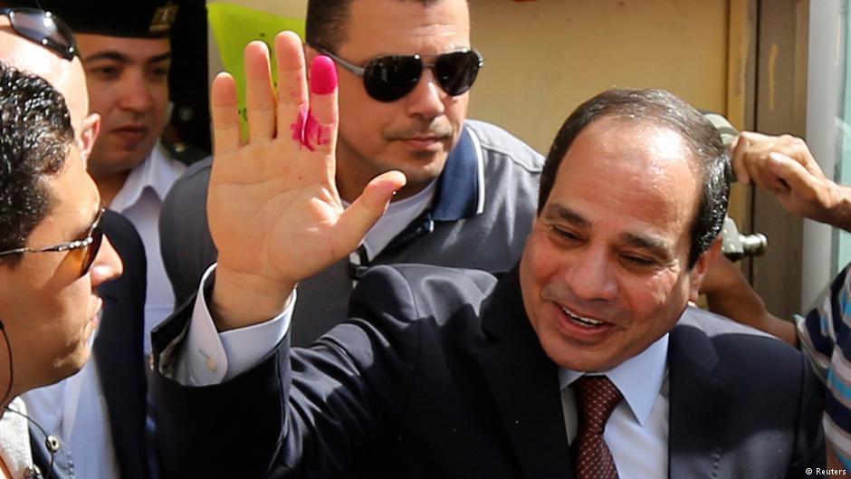السيسي بعد أن أدلى بصوته في انتخابات 2014 – مصر.