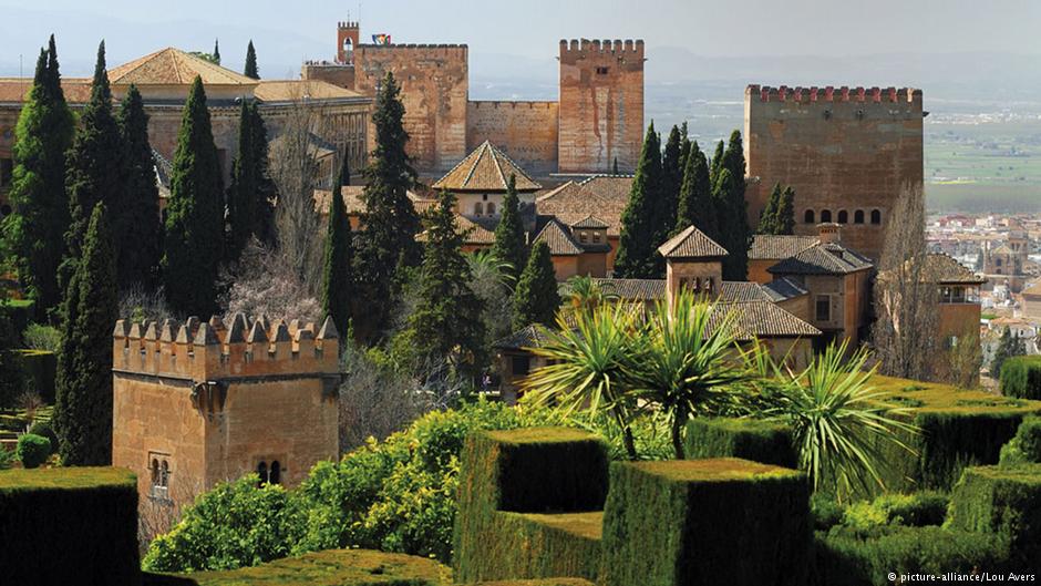 Blick auf die Alhambra de Granada; Foto: picture-alliance/Lou Avers