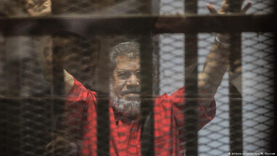 Inhaftierter ägyptischer Ex-Präsident Mohamed Mursi; Foto: picture-alliance/dpa/M. Hossam