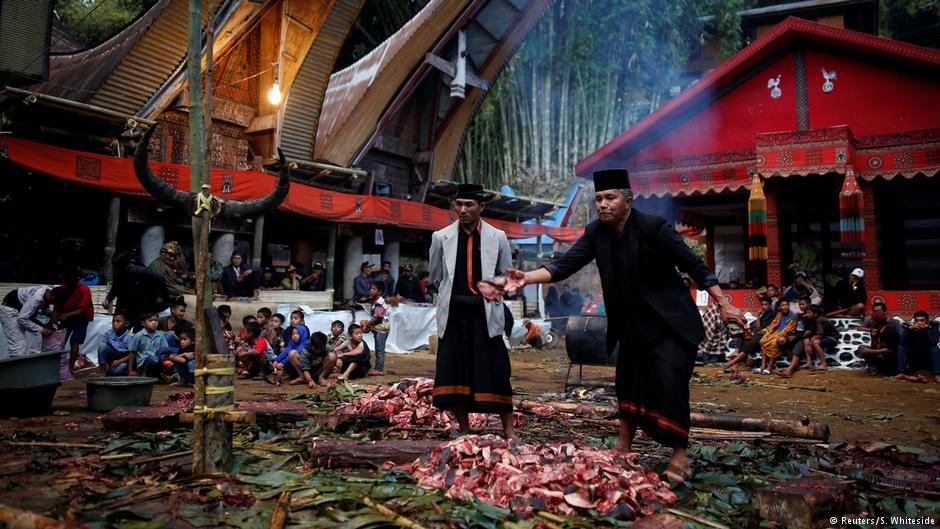 Trauerfeier in Toraja; Foto: Darren Whiteside/Reuters
