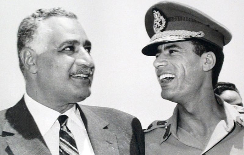 Der ägyptische Präsident Gamal Abdel Nasser und Libyens Muammar al-Gaddafi; Foto: dpa/AP