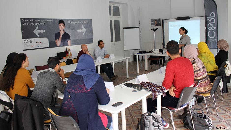 برنامج لتعليم الشباب في تونس.  Foto: DW