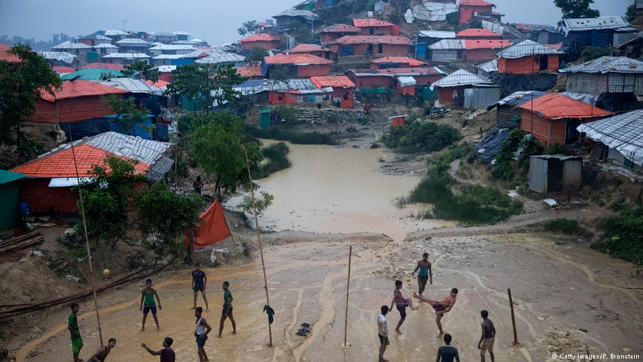 Monsoon rains hit the refugee camps as Rohingya play Sepak Takraw on 28 August 2018 in Balukhali refugee camp, Cox's Bazar, Bangladesh (photo: Getty Images/P. Bronstein)