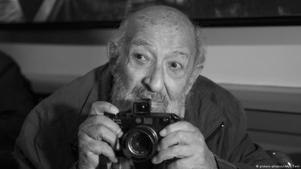 Er galt als einer der Renommiertesten seines Fachs weltweit. Über Jahrzehnte hinweg dokumentierte der Türke Ara Güler das Leben in seiner Heimatstadt Istanbul. Jetzt verstarb er im Alter von 90 Jahren. 