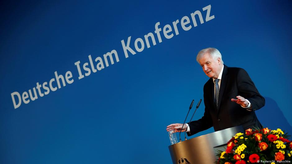 وزير الداخلية الألماني هورست زيهوفر (وهو من الحزب المسيحي الاجتماعي CSU).  Foto: Reuters
