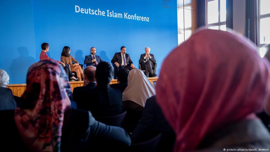 زيهوفر في مؤتمر الإسلام: المسلمون ينتمون إلى ألمانيا 