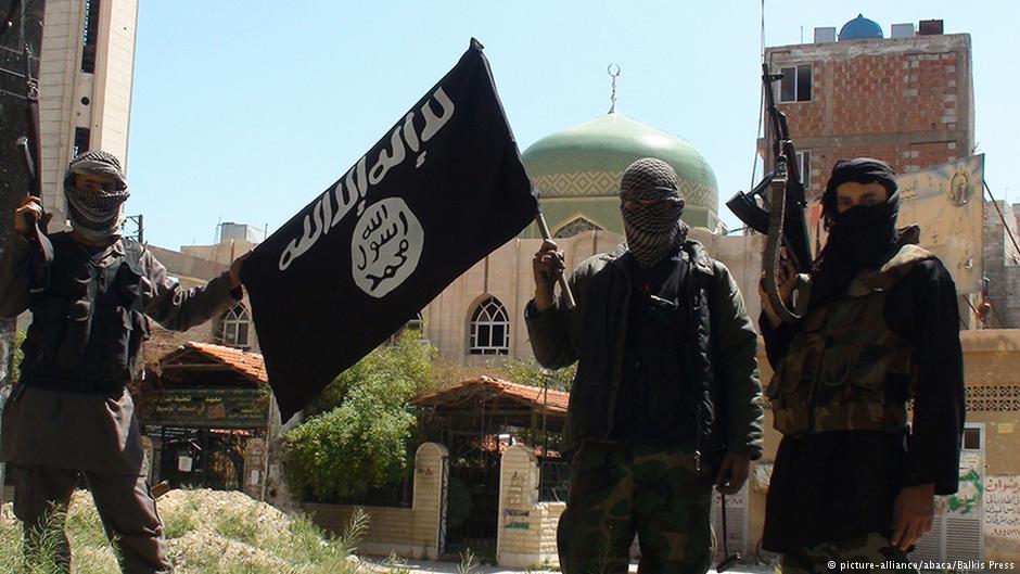 IS-Kämpfer posieren im Frühjahr 2015 in einem Vorort der syrischen Hauptstadt Damaskus; Foto: dpa/picture-alliance