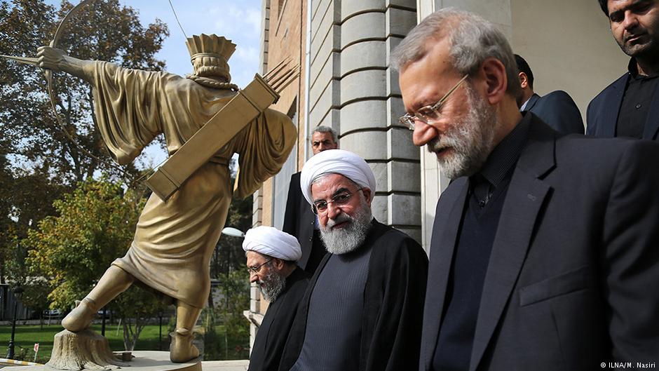 Oberster Verteidiger des islamischen Rechts im Iran: Justizchef Sadegh Laridschani (rechts) neben Präsident Hassan Rohani; Foto: ILNA