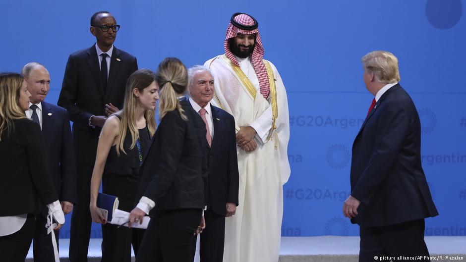 Saudi Arabia's Crown Prince Mohammed bin Salman, top right, watches President Donald Trump, right, walk past while leaders gather for a group photo at the start of the G20 summit in Buenos Aires, Argentina, 30 November 2018. Russia's President Vladimir Putin stands second from left. Brazil's President Michel Temer stands below the prince. Rwanda's President Paul Kagame stands top left (photo: picture alliance/AP Photo/R. Mazalan)