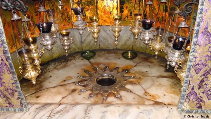 Silver star in the Grotto of the Nativity, Bethlehem (photo: Christian Engels)