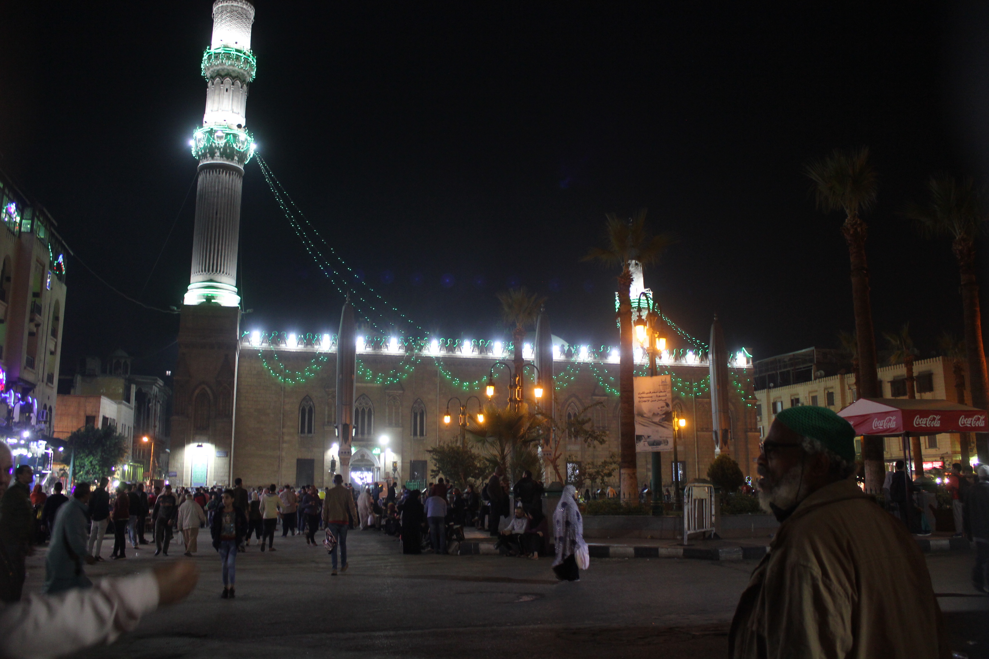 مرقد ومسجد الأمام الحسين في مدخل منطقة خان الخليلي - القاهرة - مصر. الصورة: ملهم الملائكة 