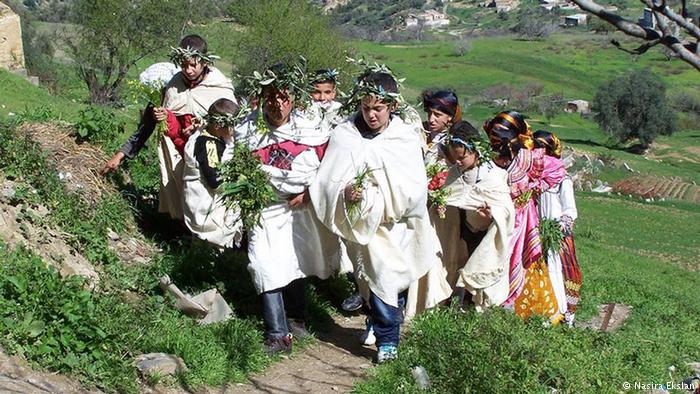 احتفالات السنة الأمازيغية - تقاليد متوارثة وهوية حضارية فيها حوار واختلاف وحب وبهجة