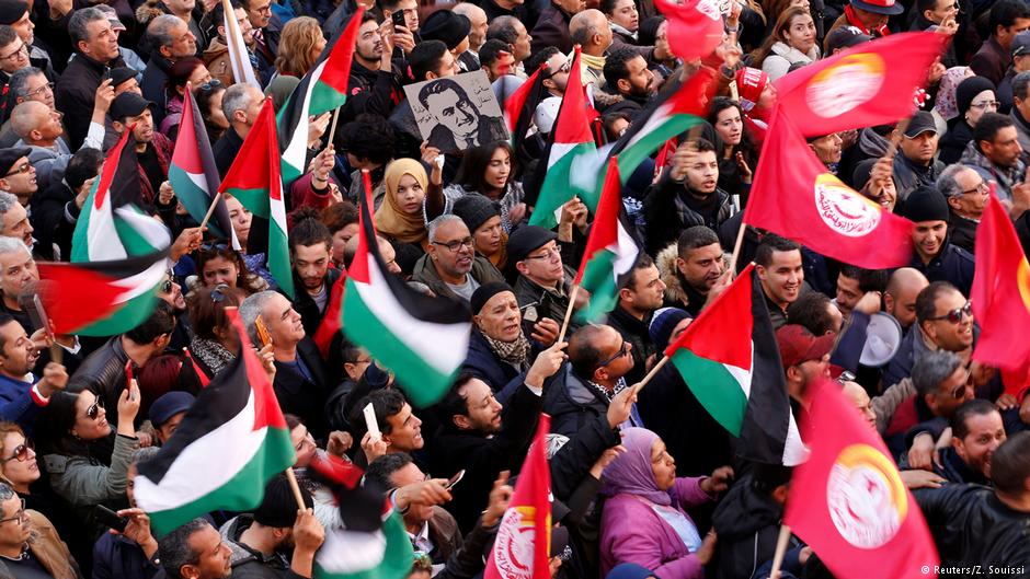 متظاهرون خلال إضراب عام استمر يومين في تونس العاصمة في 17 يناير / كانون الثاني 2019.  Foto: Reuters