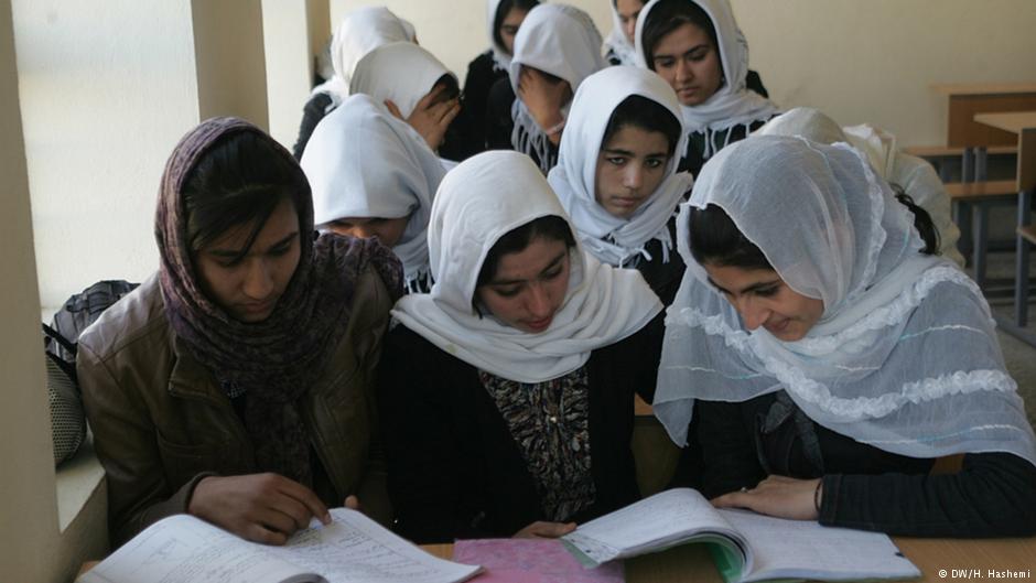 تلميذات في إحدى مدارس أفغانستان. Foto: DW/H. Hashemi