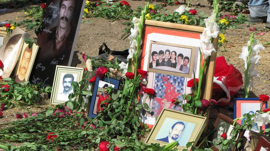 Massengräber von politischen Gefangenen, die im Sommer 1988 hingerichtet wurden, auf dem Friedhof Khavaran in Teheran; Foto: DW/S. Montazari